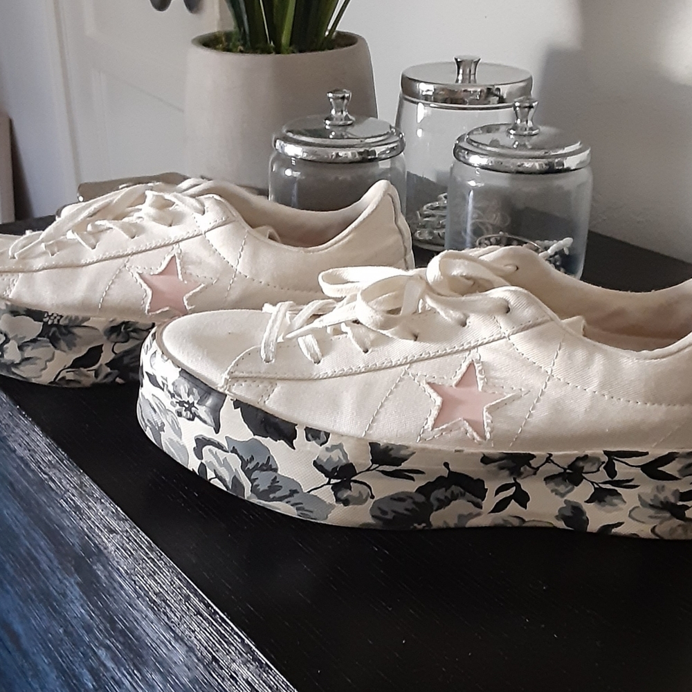 Converse platform with floral sole